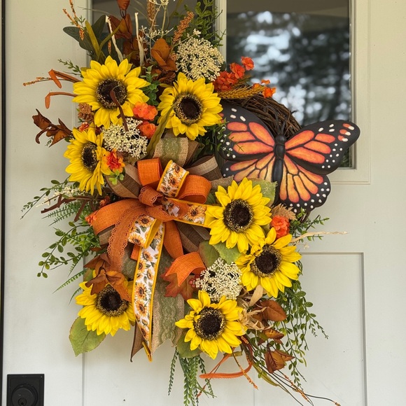 Sunflower and Butterfly Wreath - Picture 1 of 7